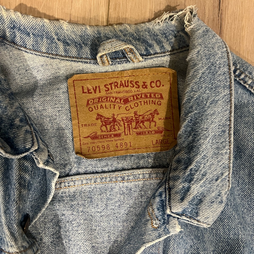 Levi's Light Blue Denim Jacket - Women's Classic Trucker (Reposh) - Picture 2 of 3